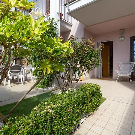 House Of Paintings By Tuscanywego Apartment *